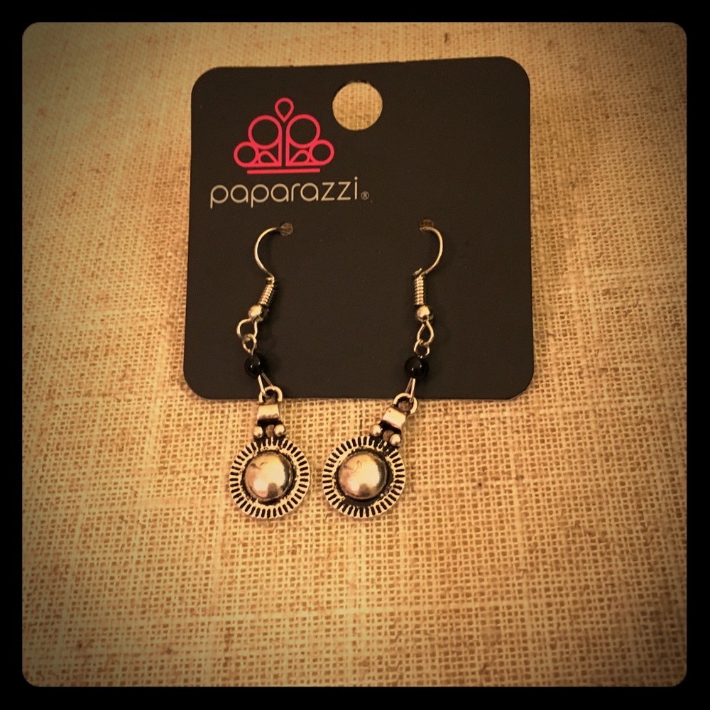 Paparazzi dangle earrings